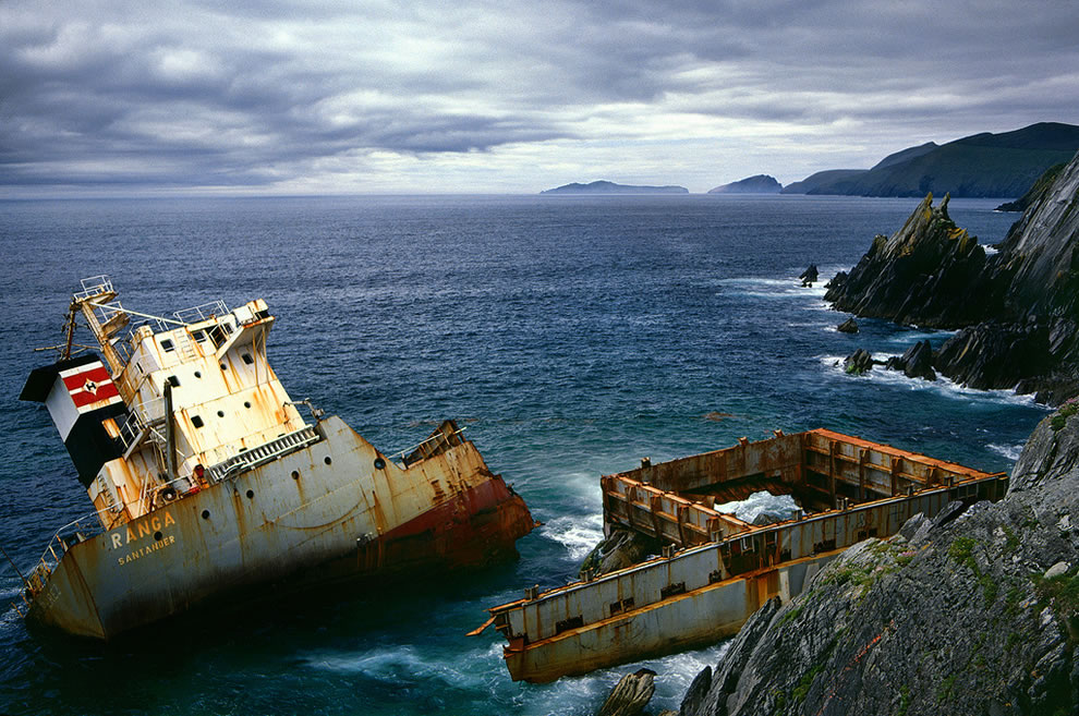 MV-Ranga-Shipwreck-Coumeenoole-Kerry-Ireland-1984.jpg