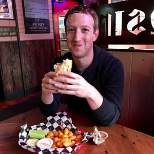 Rare image of Lizard Zucc-eeding to adapt being human