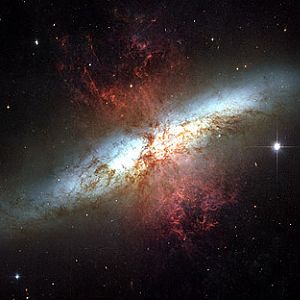 HUBBLE M82