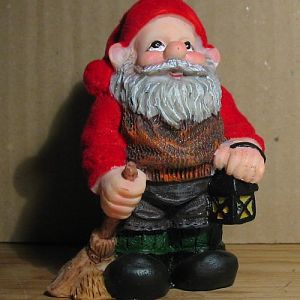 A "nisse/tomte" figure