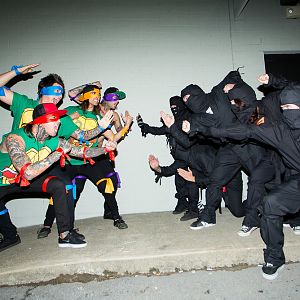 Pierce the Veil vs Crew