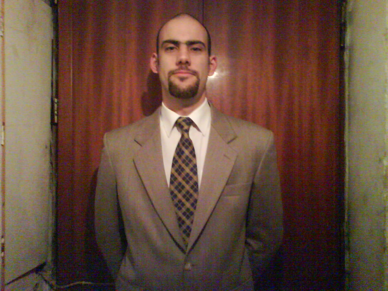 A picture of me in a "professional" outfit going out for the "Southern Lazio Cooks Association"'s 12th meeting. ^^