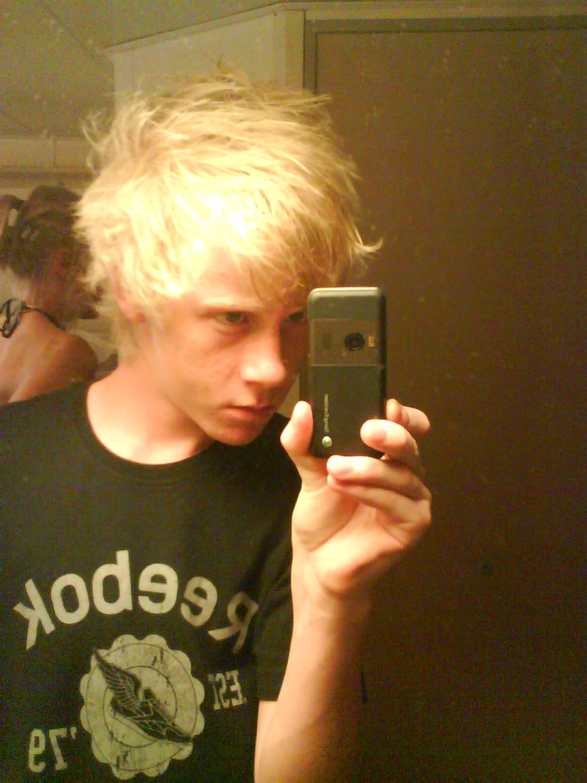 Aye that's me.
The background is from a boat :P!