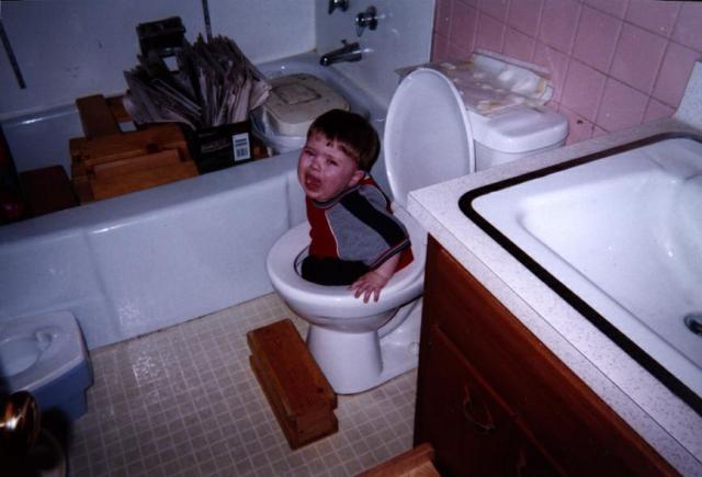 funny picture photo child toilet massdistraction pic