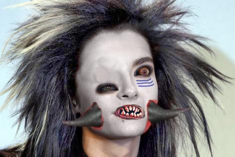 If you just love Tokio Hotel, doesn't love Tokio Hotel or just got a girlfriend/boyfriend that does, show them this picture. They will be very happy :
