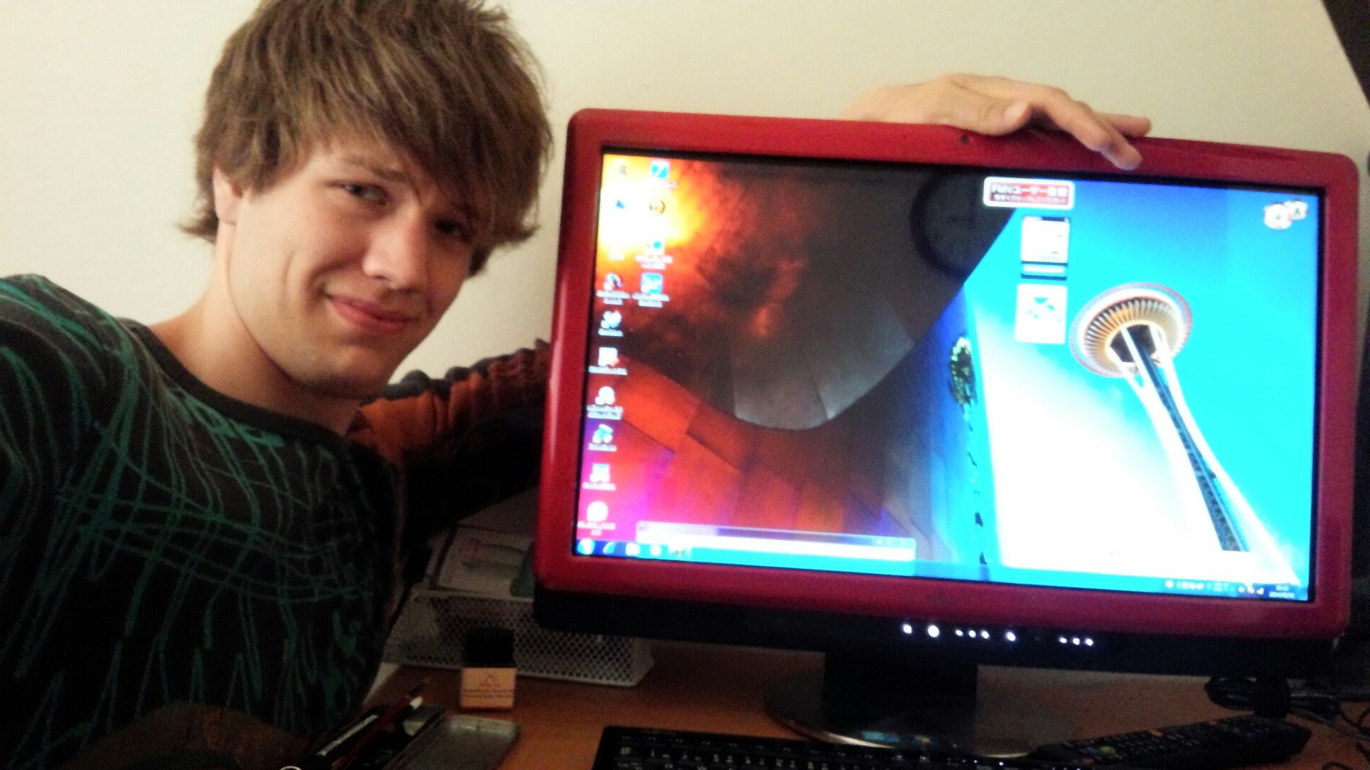 Nerd (me) being happy with the new monitor