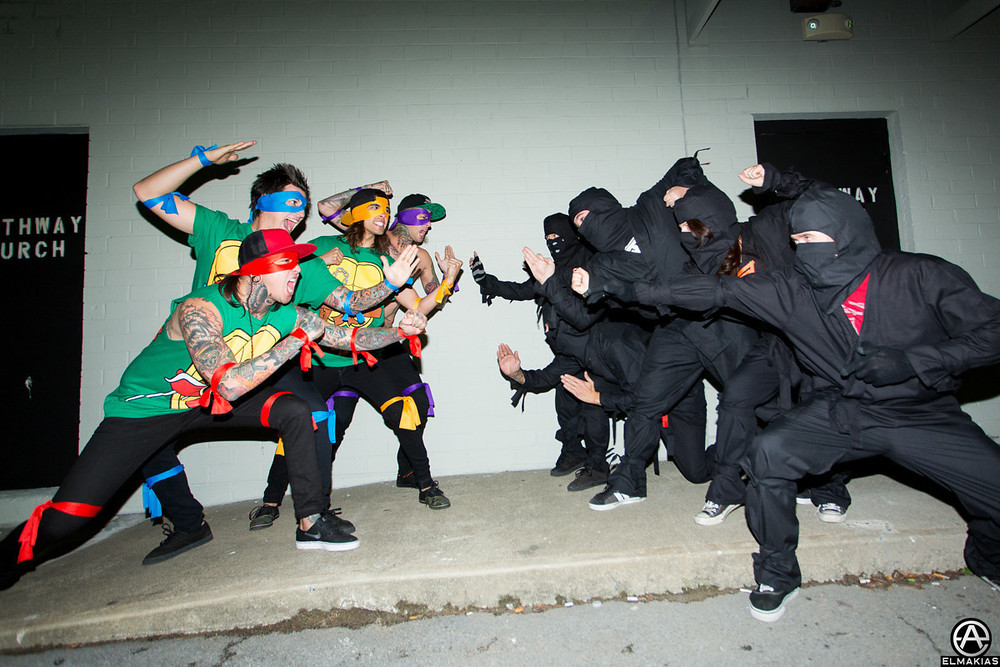 Pierce the Veil vs Crew