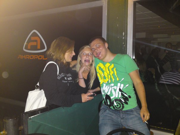 Some crazy picture of me and my bitch at the Pub (look wierd 0o)