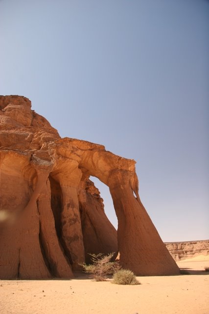 Saharan%20rock%20formation-740814.JPG