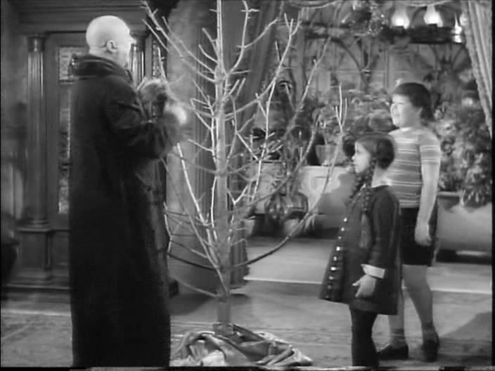 49.Christmas.with.the.Addams.Family_030.jpg
