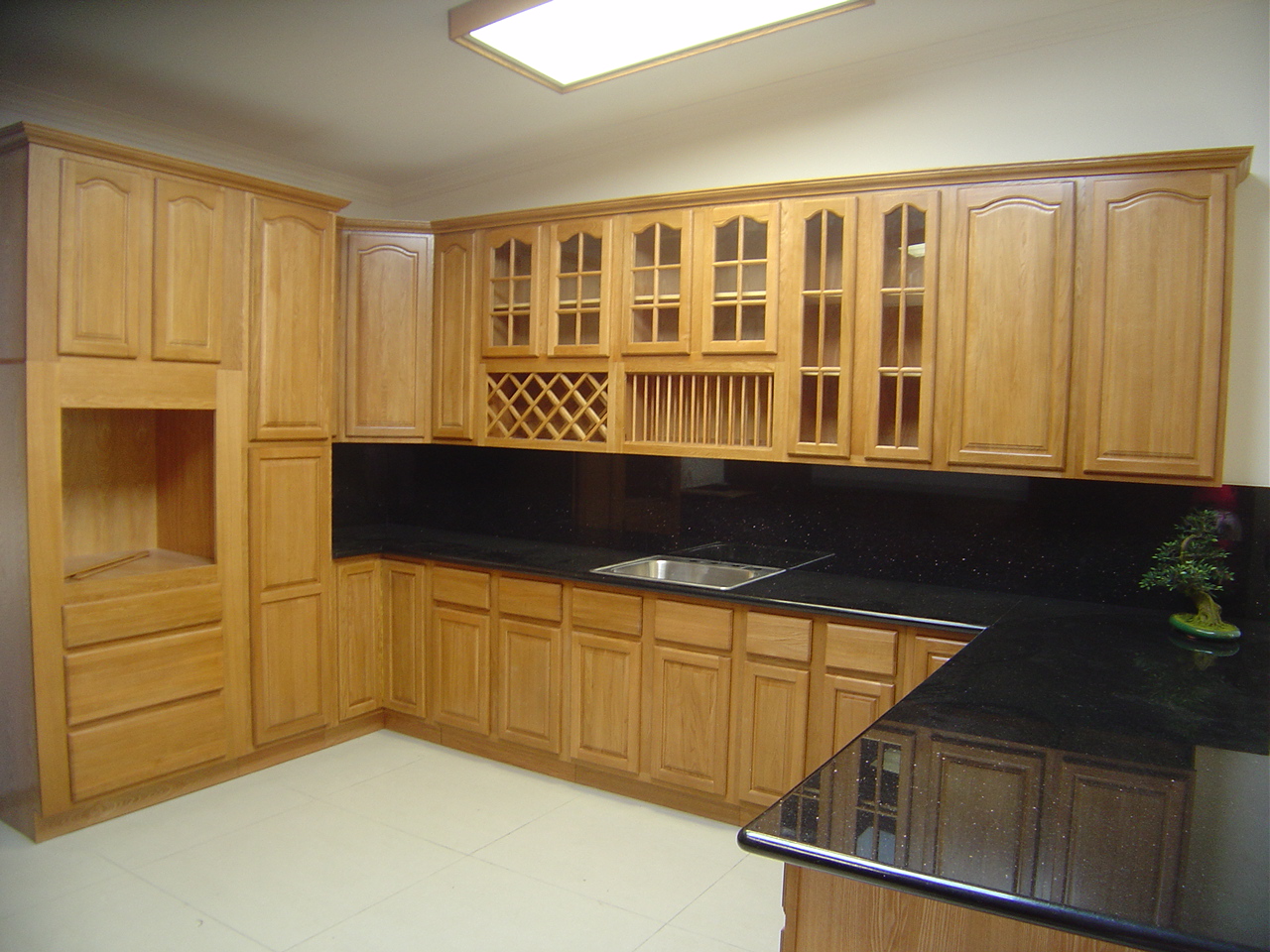 Oak_kitchen_cabinets_3.jpg
