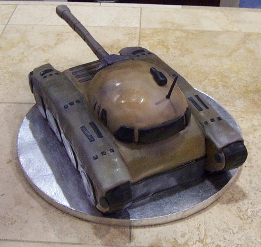 900_723388JFEO_battle-tank-cake.jpg