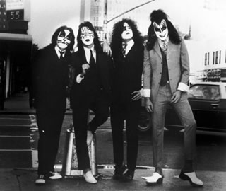 R.181%20KISS-DRESSED%20TO%20KILL%2074.jpg