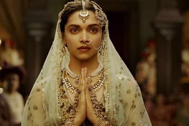 1450782428deepika_mastani4.jpg