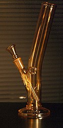125px-Bong_glas.jpg