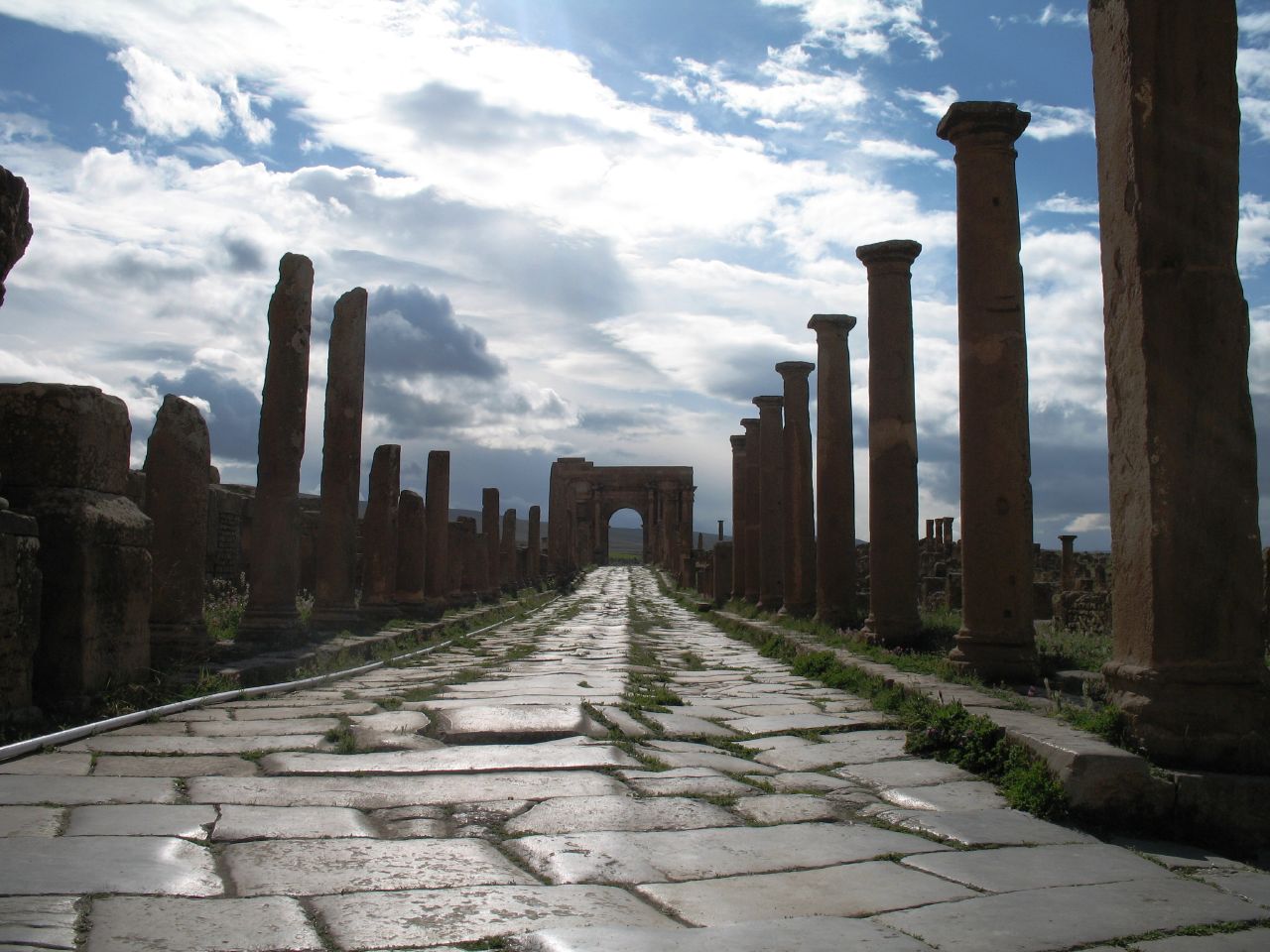 Timgad_rue.jpg