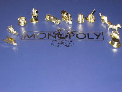 800px-US_Deluxe_Monopoly_Tokens.jpg