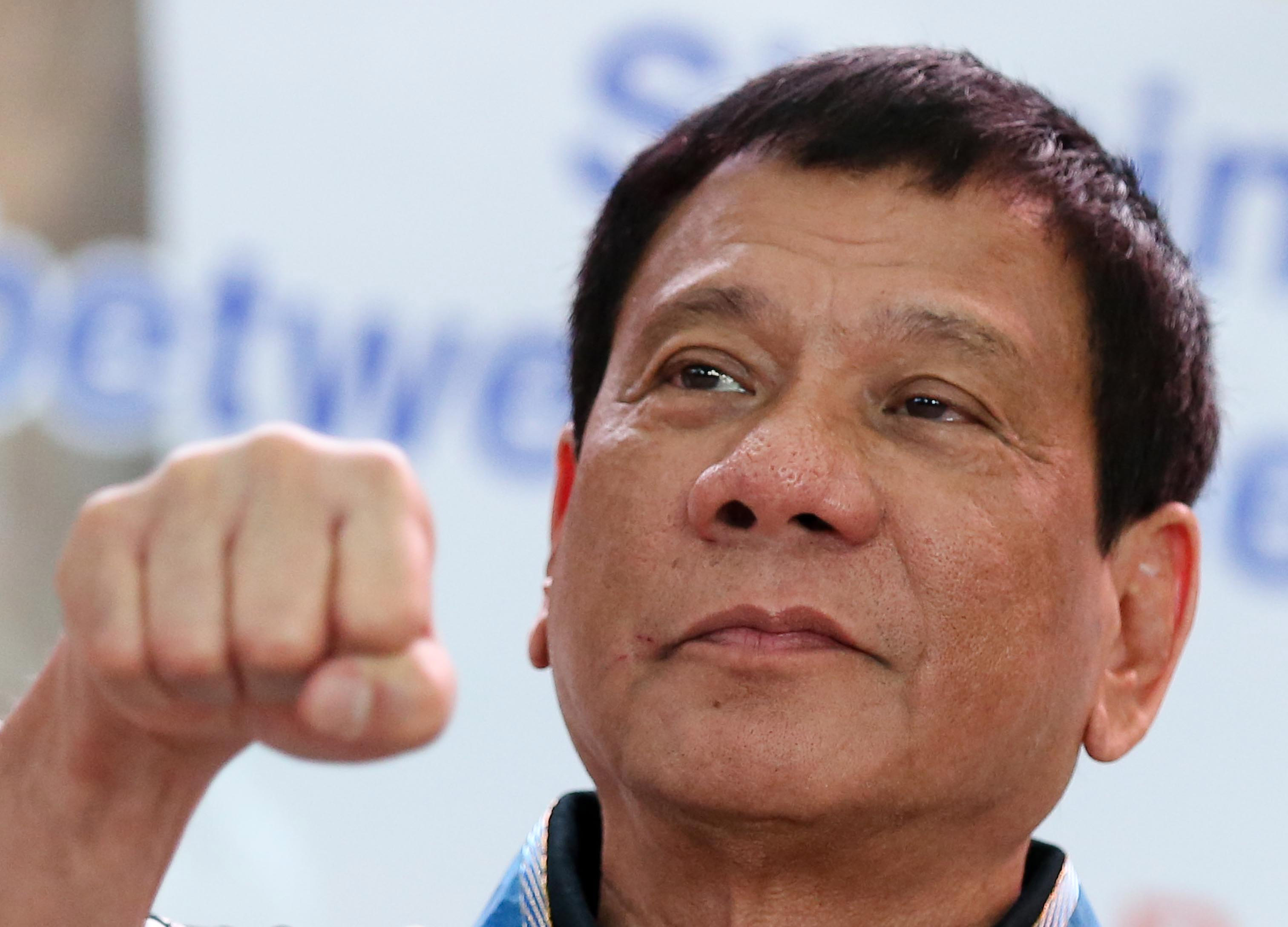 Duterte-fistpump.jpg