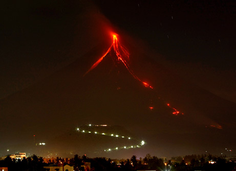 091228-01-mayon-volcano-philippines-eruption_big.jpg