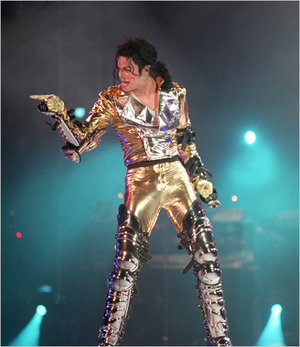 michael-jackson-in-gold-lame-with-leather-buckles-catcher-kneepads-in-history-tour-1992-prague.jpg