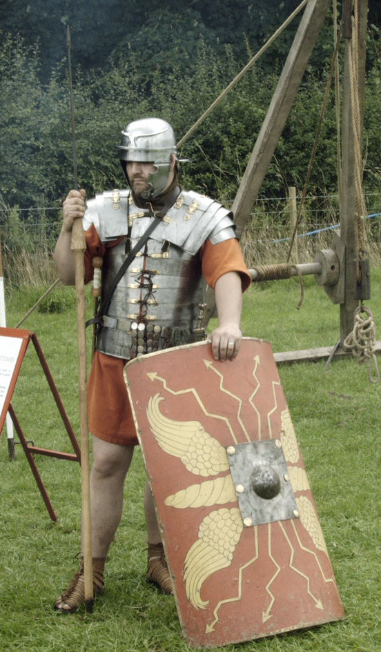 Roman_legionaire_in_lorica_segmentata.jpg