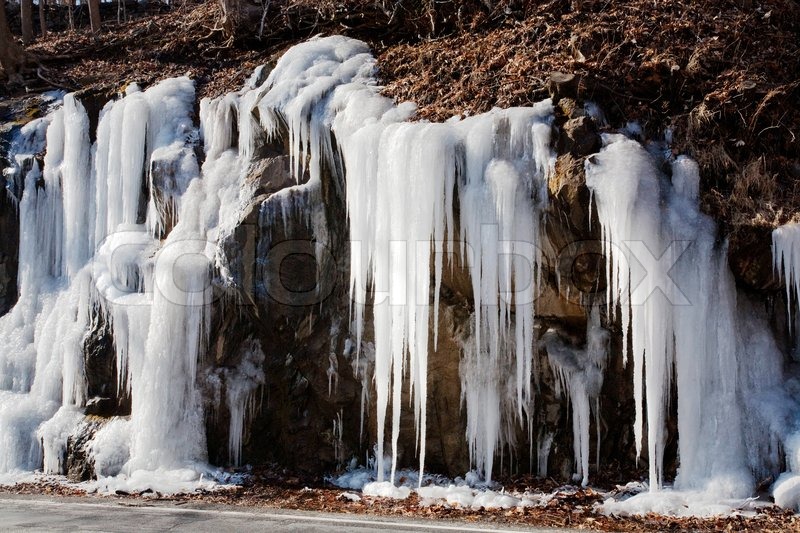 1956936-137547-frozen-stream-in-winter-icicle.jpg