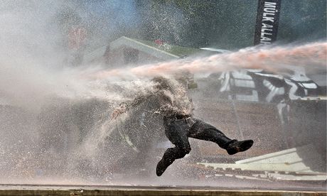 Water-cannon-on-use-on-a--007.jpg