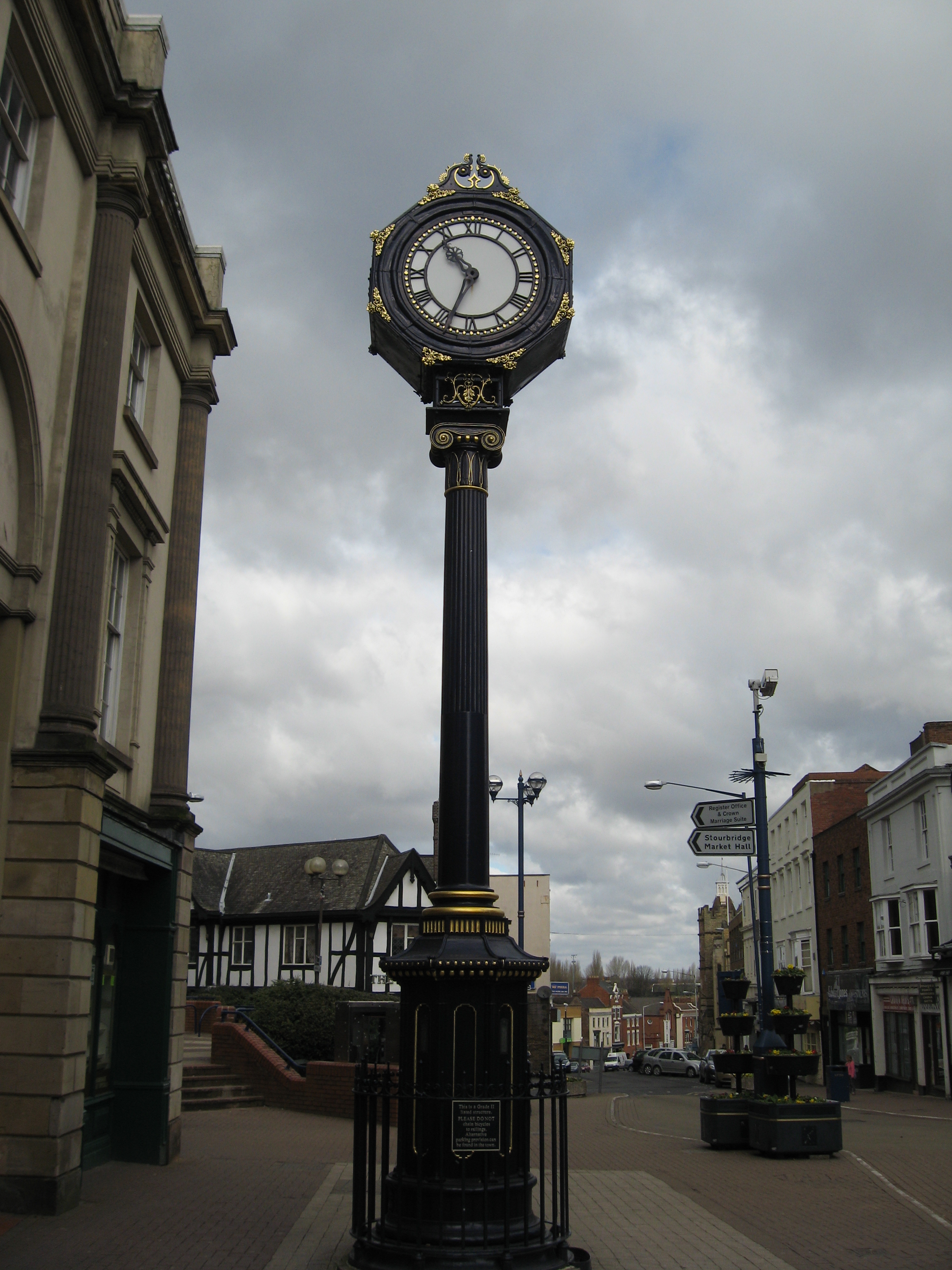Town_Clock%2C_Stourbridge_-_geograph.org.uk_-_1773241.jpg